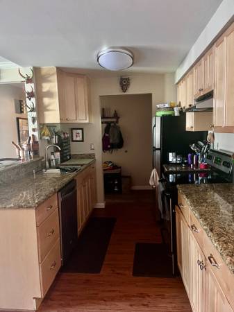 $2,100 / 1br - 706 sq ft - 1br/1ba available Dec 1 - May 31 (oakland lake merritt / grand)64207190884225121