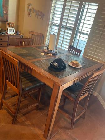 Dining room table with 6 matching chairs 1