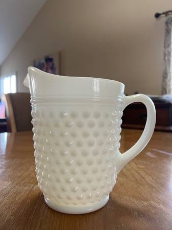 Milk glass set 1