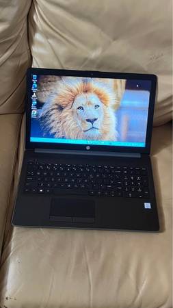 hp 15inch touchscreen laptop/ Intel core i3-7100u-2,5gz/ 8GB ram/ 256g 1
