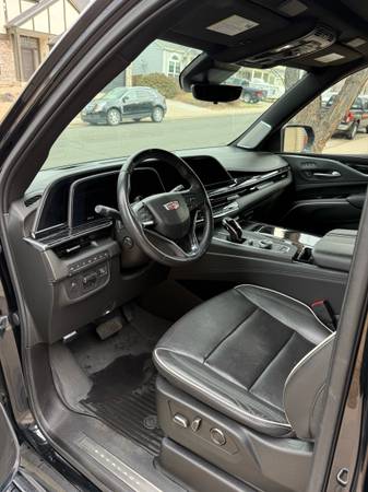 2021 Cadillac Escalade ESV Sport - $68,000 (Aurora)63619896070785124