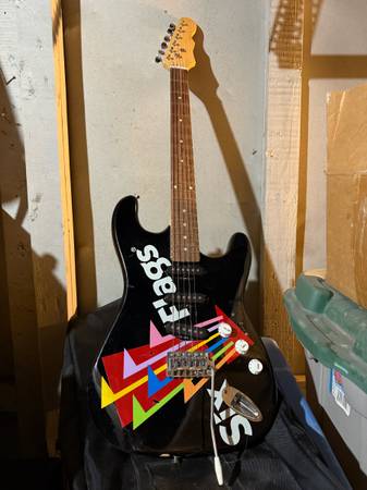 Six Flags Gutiar from the early 2000’s - Fender Strat copy 1