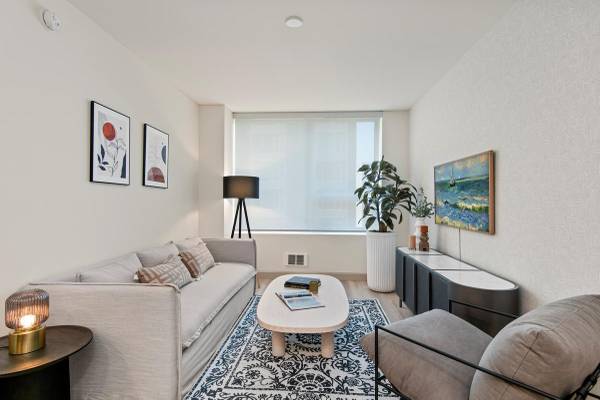 $2,240 / 1br - 578ft2 - Svc Cable, Club House, Appliances Stainless, Granite Counters (First Hill)63934549932803122