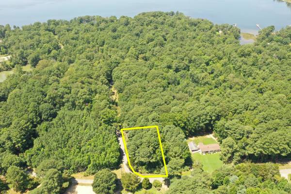 $25,000 / 33803ft2 - Large wooded 0.75 acre lot in Weems, VA64150341638786122