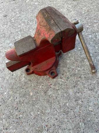 3 1/2" BENCHTOP VICE 1