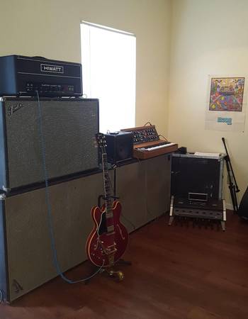 Buscando unirse a una banda de rock