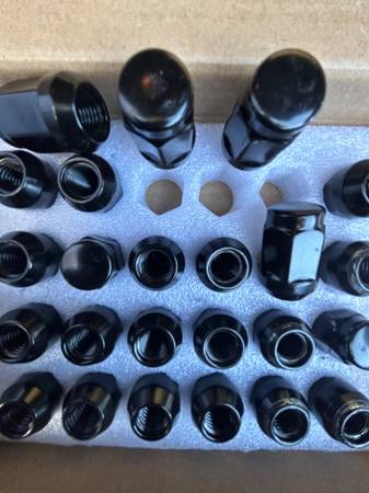 Lug nuts toyota or lexus 1