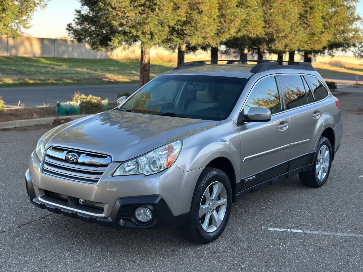 2014 Subaru Outback 3.6R Limited AWD 4dr Wagon, Fu