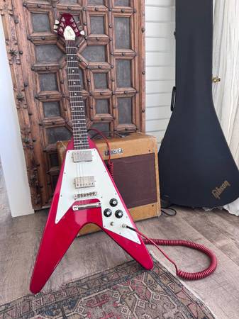 1982 Gibson Flying V - Candy Apple Red 1