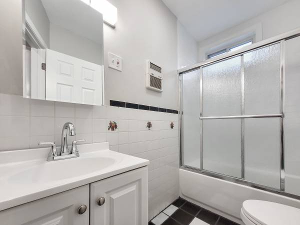 $3,800 / 3br - Jamaica Plain 3 Bed/1 Bath Apartment | Day St (Jamaica Plain)63996549217923124