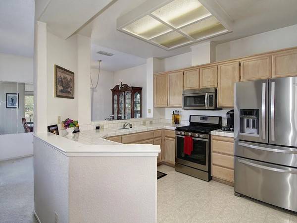 $720 / 2br - Private Room for Rent With Shared Bath and Kitchen Access (Fairfield)63813560628995122