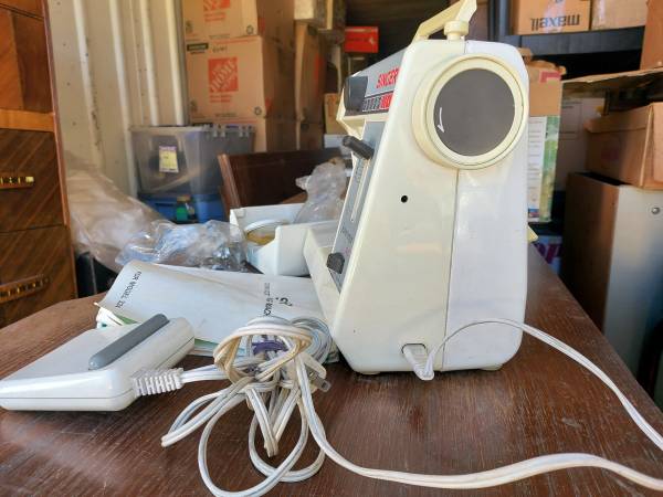 Singer Featherweight Sewing Machine Model 324 - $50 (Santa Clarita)62926959463553124