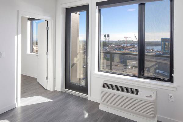$1,978 / 1br - 661ft2 - You'll fall in LOVE with the VIEW! Lease Today! Convenient Location! (Esther Short)63777362743297121