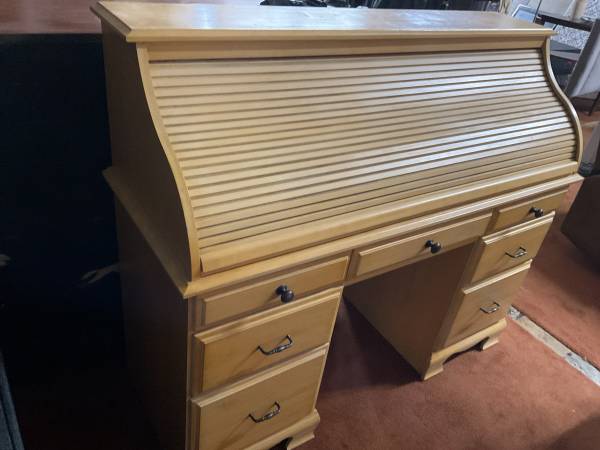 Roll up desk 1