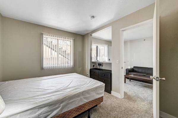 $299 / 1br - "Weekly and extended stay rates, On-site courtesy patrol" (3684 paradise rd, las vegas , NV)63859501122177120