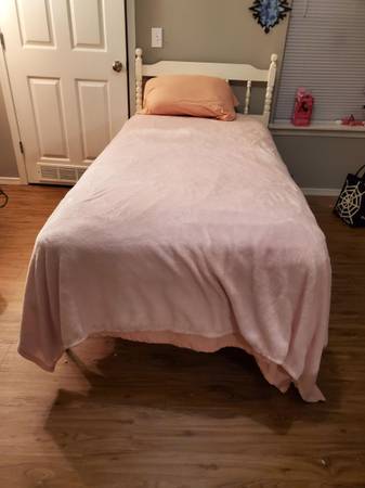 Twin bed like new plus bedding. 1