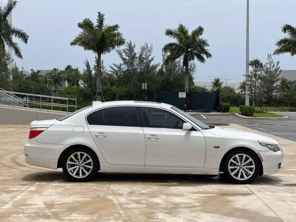 Serie 5 BMW 528i de 4 puertas, 2009 - ¡NEGOCIABLE! - $3.997 (Hollywood)63470232487555121