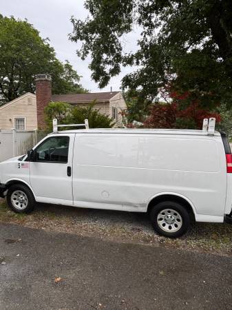 2014 Chevrolet Express - Photo 3