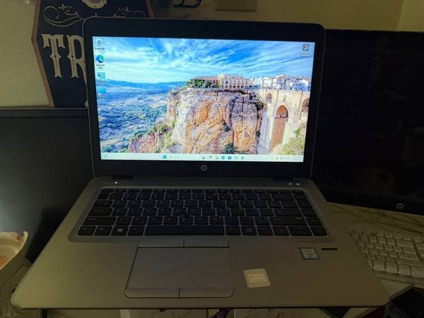 HP Laptop - Core i5 3 ghz - 16 GB Ram - SSD - 14” LED Display - WiFi 1