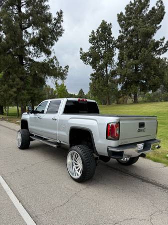 2016 GMC Sierra Z71 4x4 elevada - $36,000 (Burbank)63441239090051122