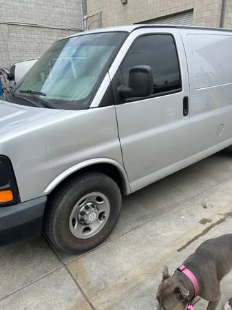 2017 Chevrolet express 3500 - Photo 2