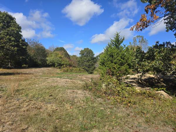 $389,900 / 261359ft2 - 1.72 Acres in Westerly off of Langworthy Road, distant Waterviews (Westerly)64194822915457123