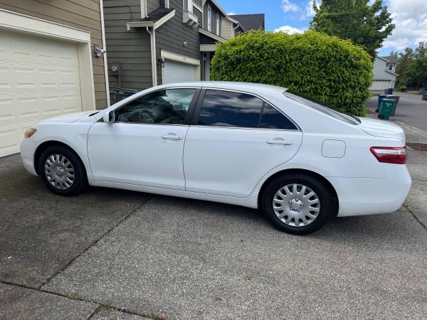 2009 Toyota Camry LE 40,000 millas en el motor nuevo - $4,700 (Edgewood)63622882231297121