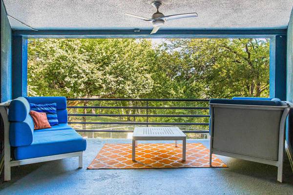$1,305 / 2br - 1022ft2 - Covered Parking, Microwave, On-Site Management (7610 Skillman St, Dallas, TX)63796578243713120