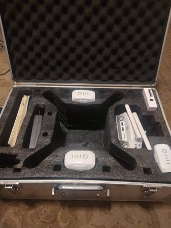 Phantom 4 Pro V2 Case, Batteries and Controller 1