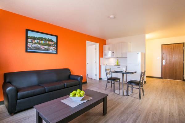 Free Parking, Fully Furnished, Free Utilities 1