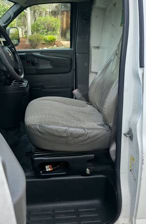 2010 Chevrolet Express 3500 - Photo 8