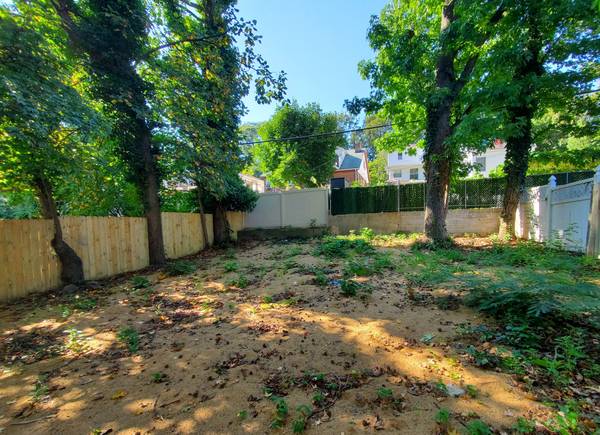 $1,149,000 / 4br - Fully Renovated Detached Brick Single Family (Close to Grand Central Pkwy)63891772593153124