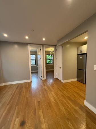 $950 / 4br - 200ft2 - the Saturday morning Farmer’s Market are all within a 10 minute walk!. (Brooklyn)64212269288963121
