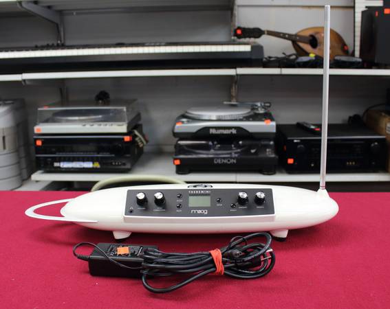 MOOG THEREMINI THEREMIN SYNTHESIZER 1