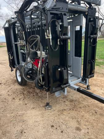 Legacy Hydraulic Chute 1