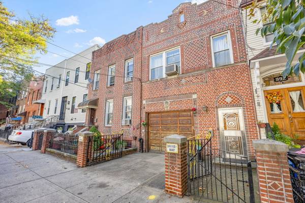 $1,999,999 / 6br - 3640ft2 - Brick 3 Family Gem on Oversized 4,000 SF Lot in Prime Bushwick! (Bushwick)64033800354690121