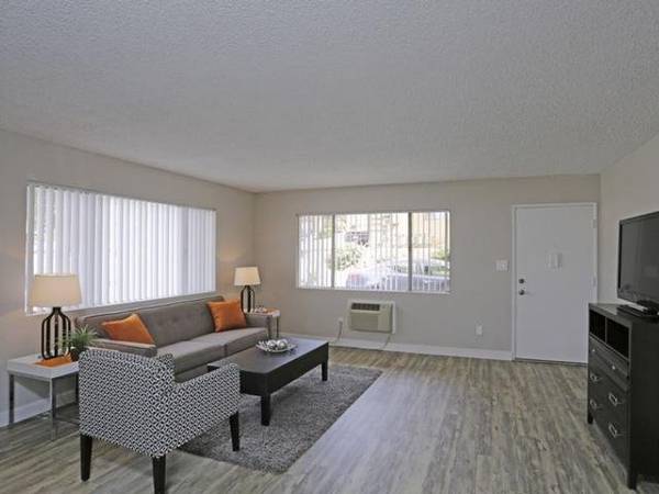 $2,642 / 2br - 775ft2 - Apartamento Mejorado, Piso de Madera, Balcón en Apartamentos Seleccionados63657343161475120