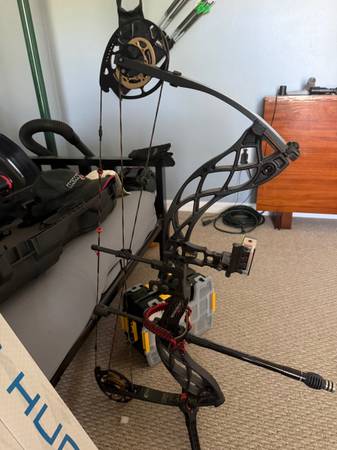 Bowtech Carbon Icon compound bow Plus 1