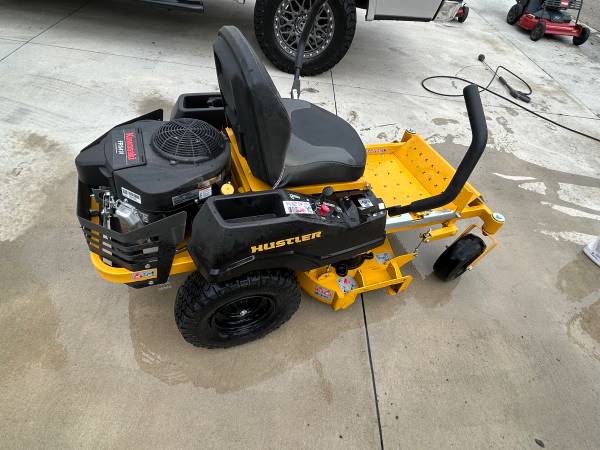 For Sale: 2025 Hustler Dash XD 34″ Zero-Turn – Kawasaki