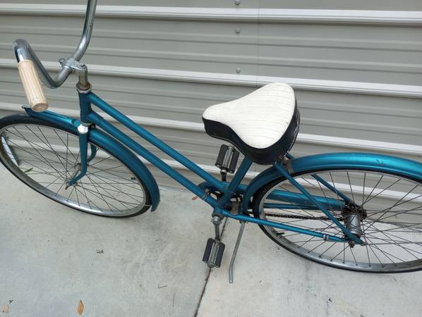 Vintage 1960's Robin Hood Cruiser Bicycle 1