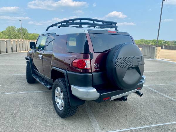 2007 Toyota fj cruiser 4x4 - $11,000 (Wheeling)63619074409729123
