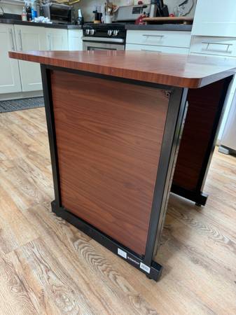 On-Stage studio desk/tablw w/built in 19” rack 1