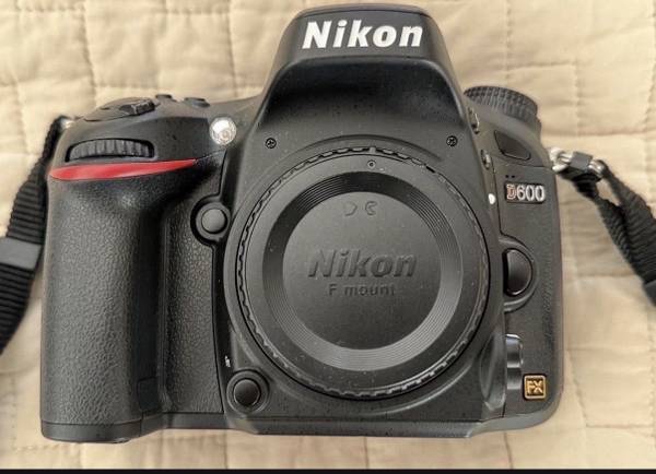 Nikon D600 (415 Shuuter Count) 1