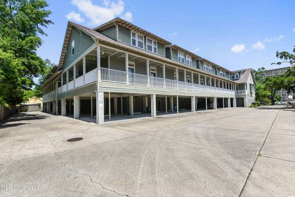 $1,450 / 1br - 892ft2 - Enjoy Effortless Coastal Living in This Fabulous 1 Bed 1.5 Bath Condo. (Ocean Springs, MS)63762052691201120