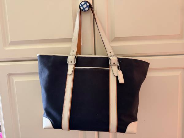 Coach tote 1