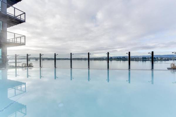 $1,550 / 472ft2 - Luxury is Built-In. Not Tacked On. (Vancouver Waterfront)63777362999041122