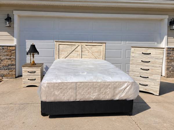 Queen bedroom set 1