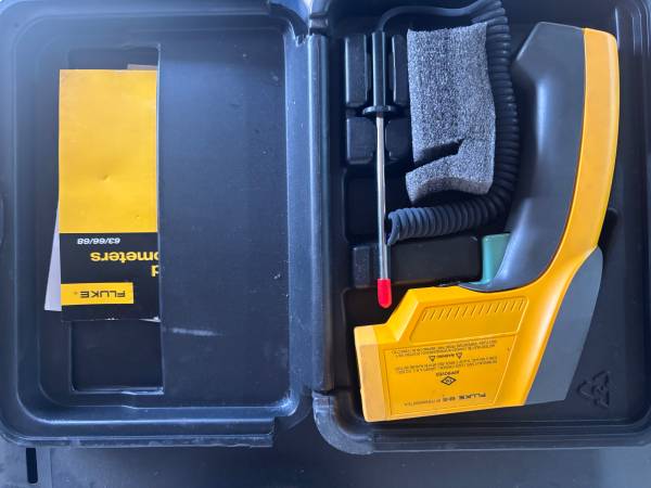 Fluke 68-IS IR THERMOMETER 1