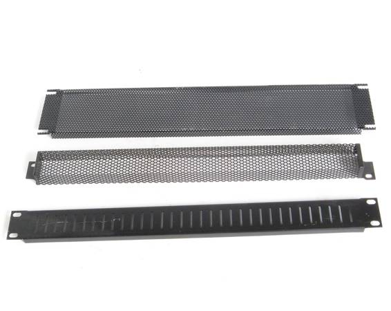 Electrónica/Audio y Video/Paneles para Rack de Servidores--Aluminio/Acero - $4 (Cambridge cerca de la Biblioteca Central)63471246582403120