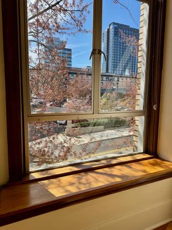 $725 / 160ft2 - West End office (917 SW Oak #213)63999315900419122